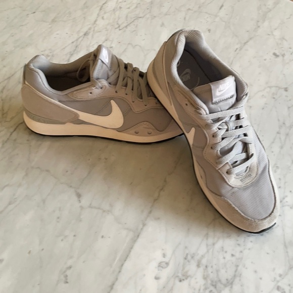 Nike Venture Runner - Men’s Size 10 - Picture 2 of 6